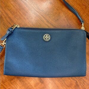 Tory Burch Brody Pebbled
Wallet Crossbody